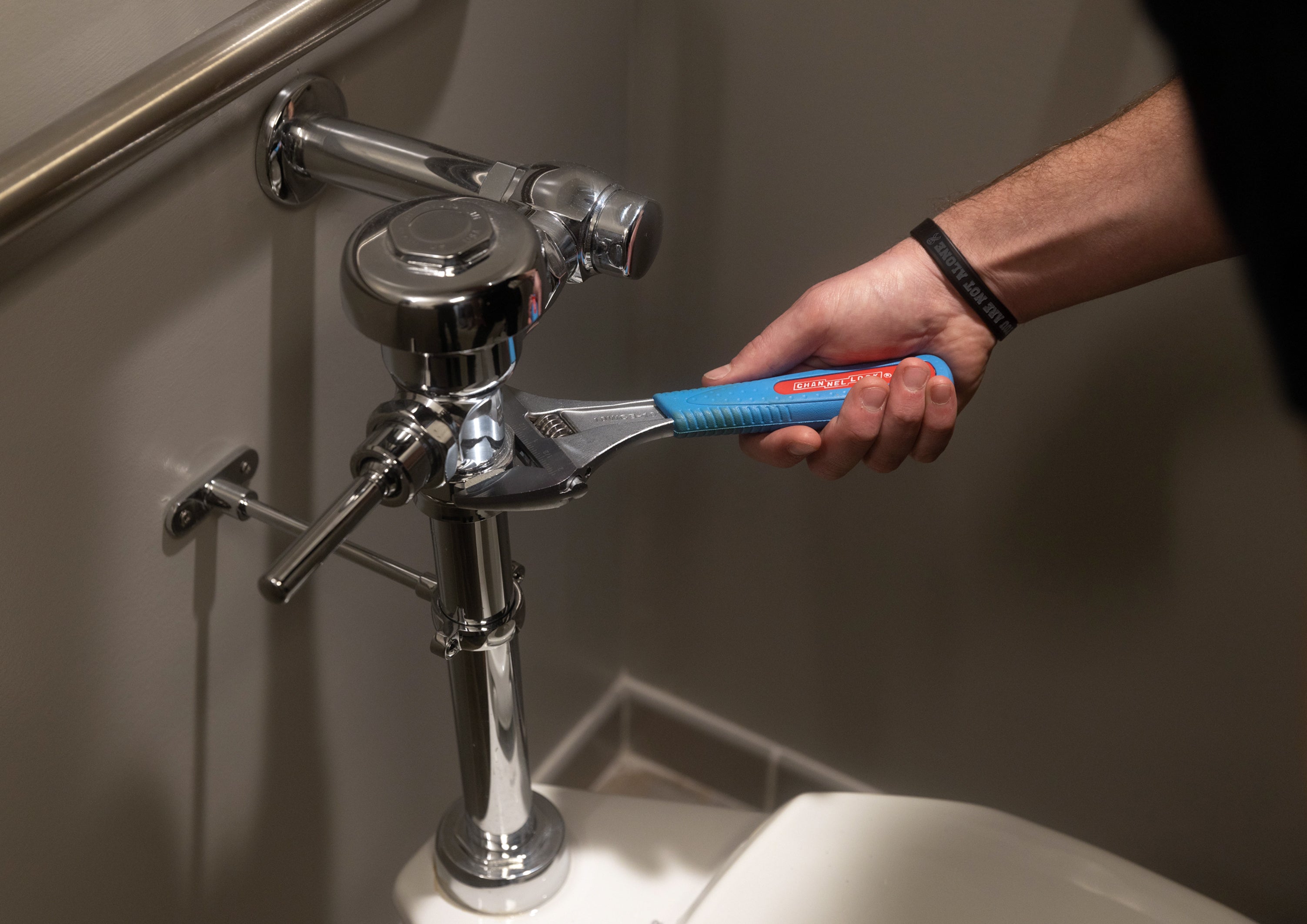 10WCB 10-inch WideAzz® Adjustable Wrench | Shop CHANNELLOCK®